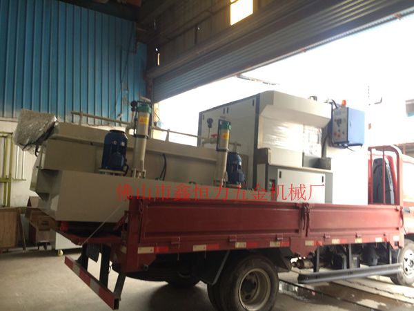 立體蝕刻機裝車發(fā)貨！