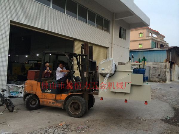 立體蝕刻機裝車發(fā)貨！