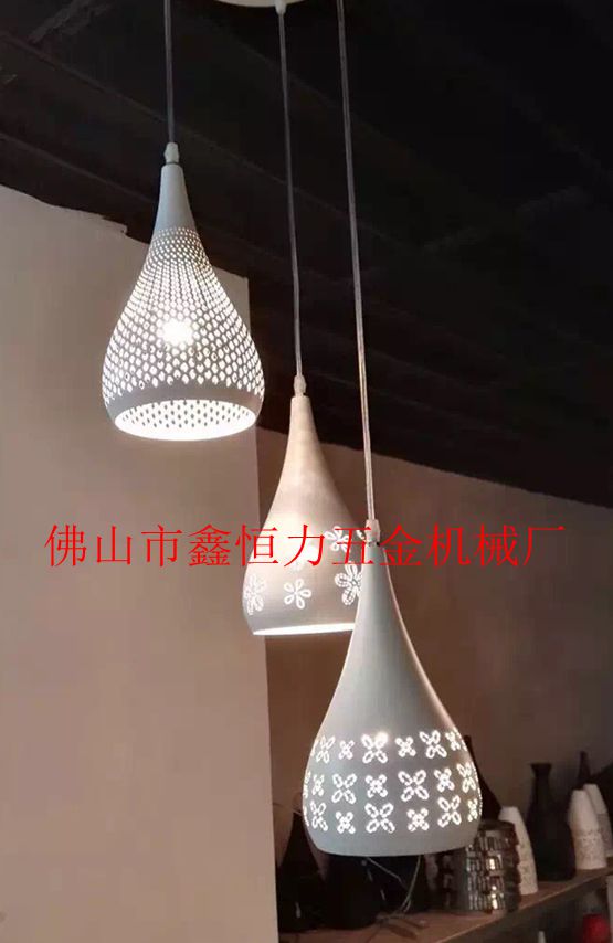 立體蝕刻機裝車發(fā)貨！