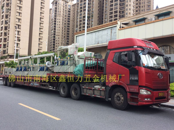 不銹鋼鍋片蝕刻機裝車發貨!